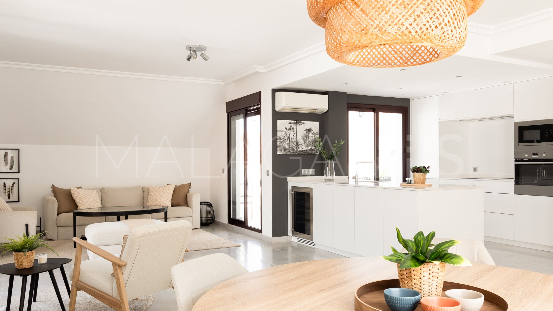 Duplex penthouse for sale in La Maestranza