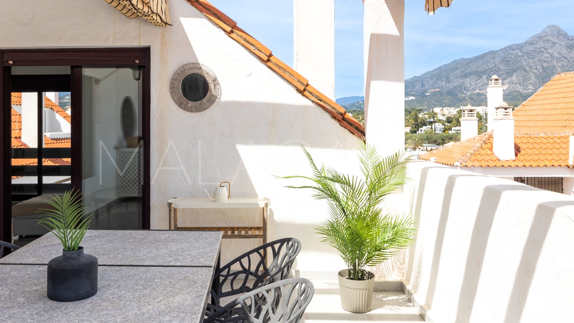 Duplex penthouse for sale in La Maestranza