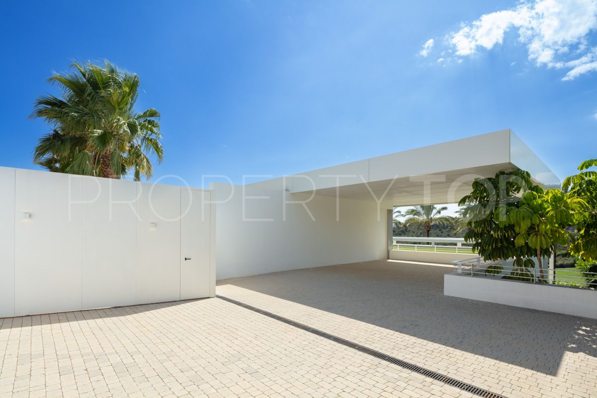 For sale villa with 4 bedrooms in Finca Cortesin