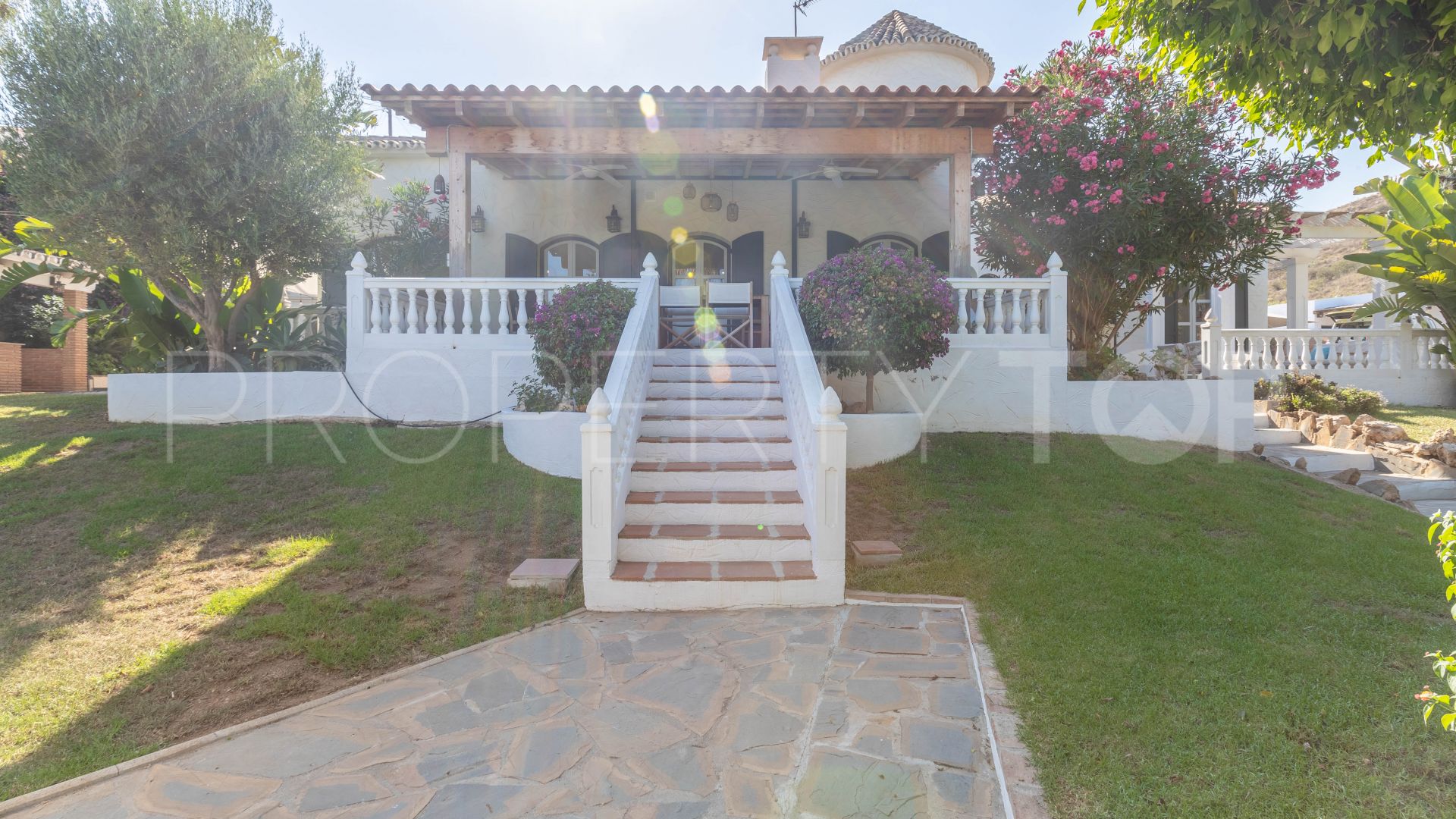 Se vende villa con 7 dormitorios en Las Lagunas