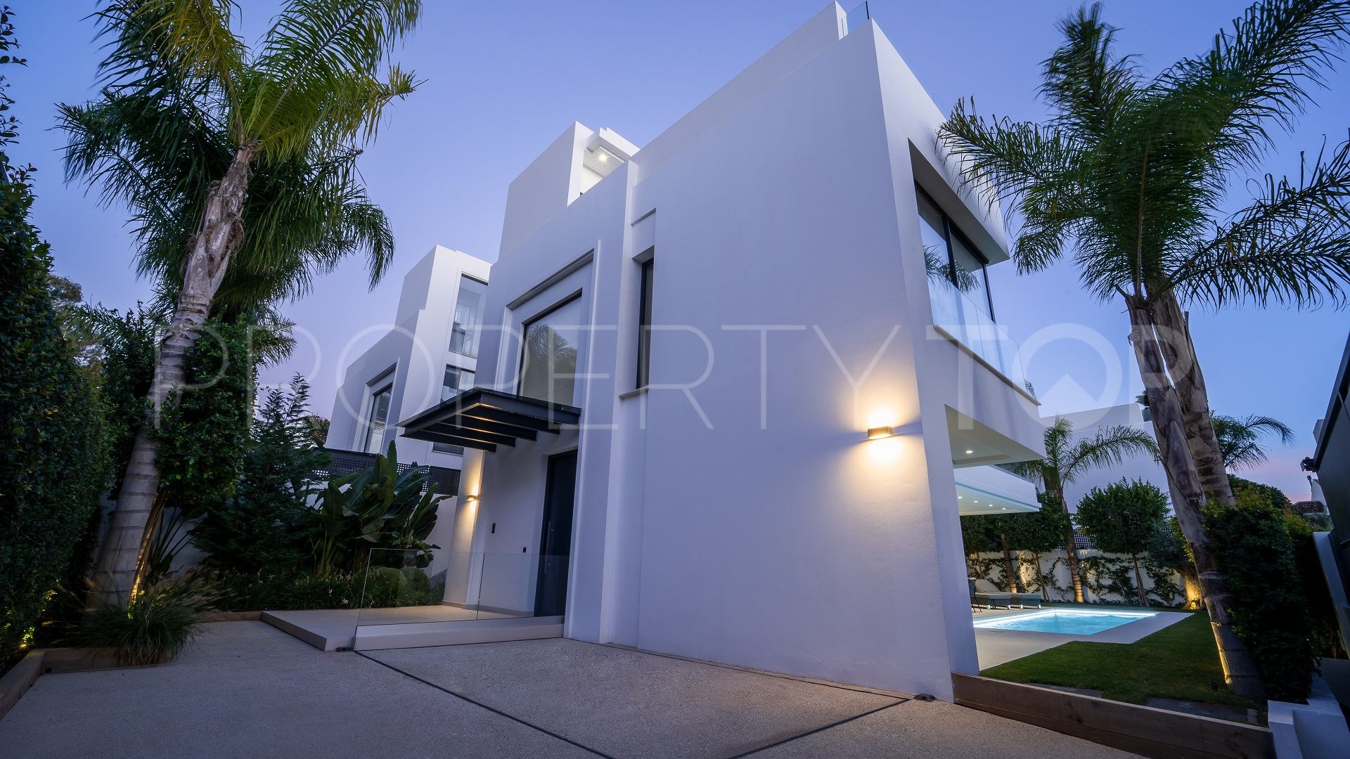 For sale villa in Rio Verde Playa with 4 bedrooms