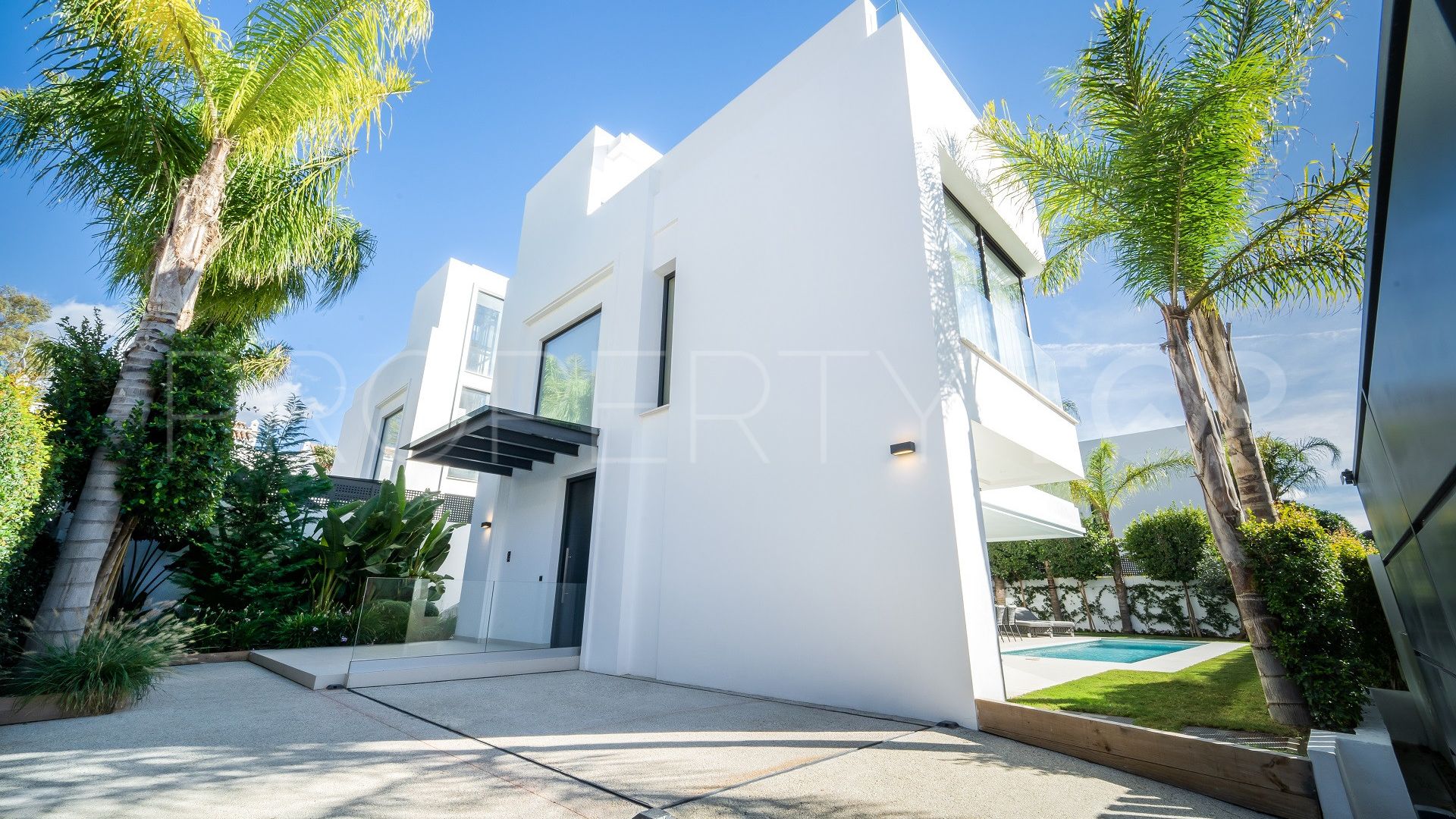 For sale villa in Rio Verde Playa with 4 bedrooms