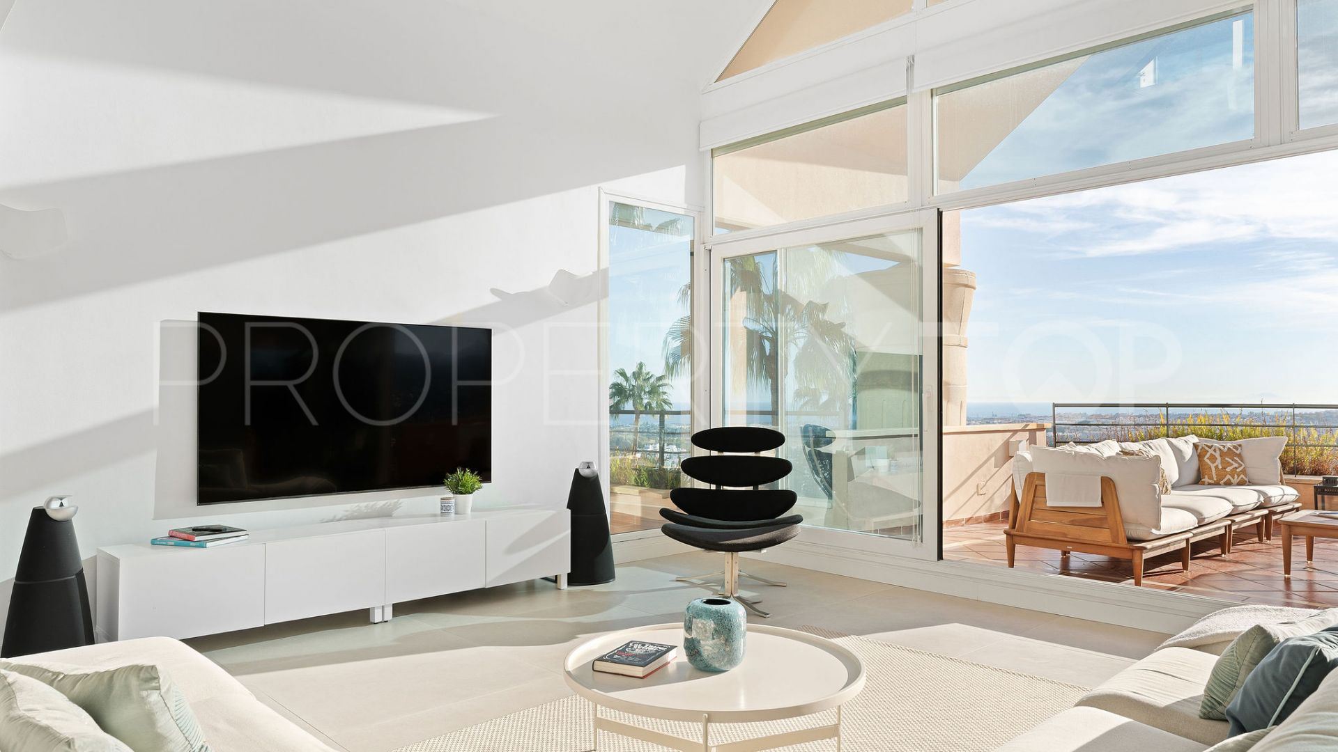 3 bedrooms penthouse for sale in Magna Marbella