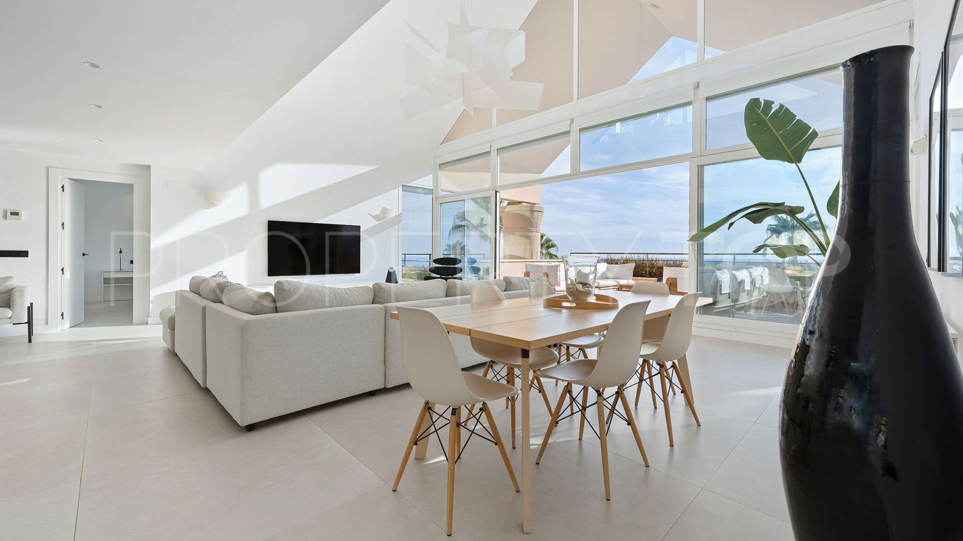 3 bedrooms penthouse for sale in Magna Marbella