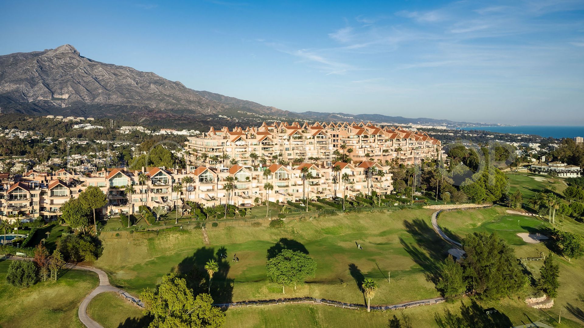 3 bedrooms penthouse for sale in Magna Marbella