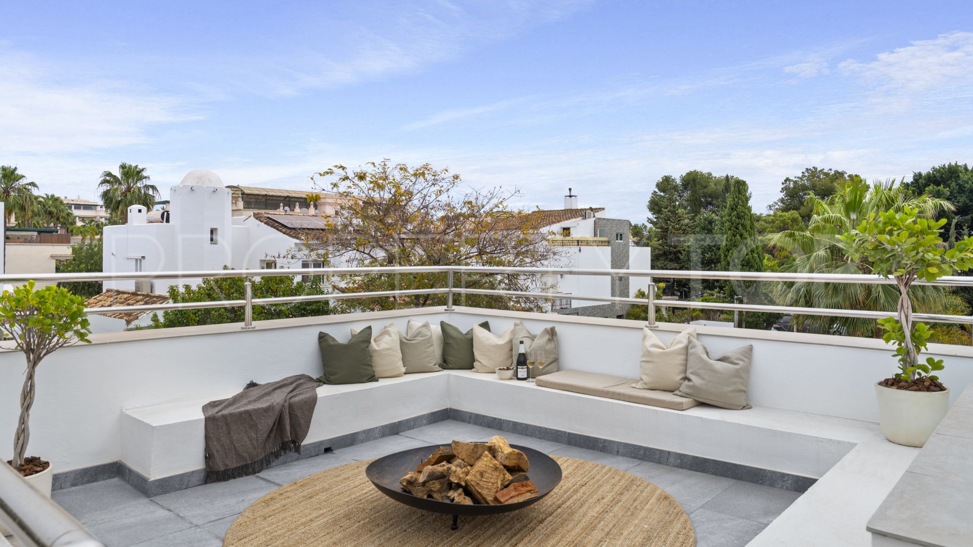 Buy Nueva Andalucia 3 bedrooms villa