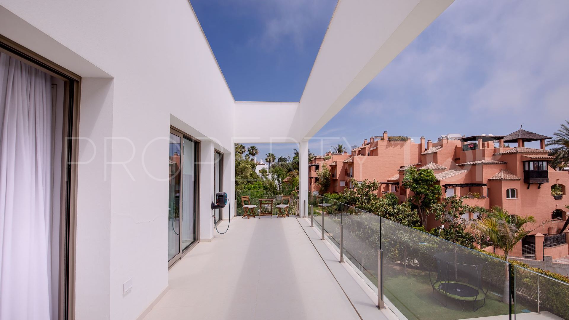 Se vende villa en Guadalmina Baja con 4 dormitorios