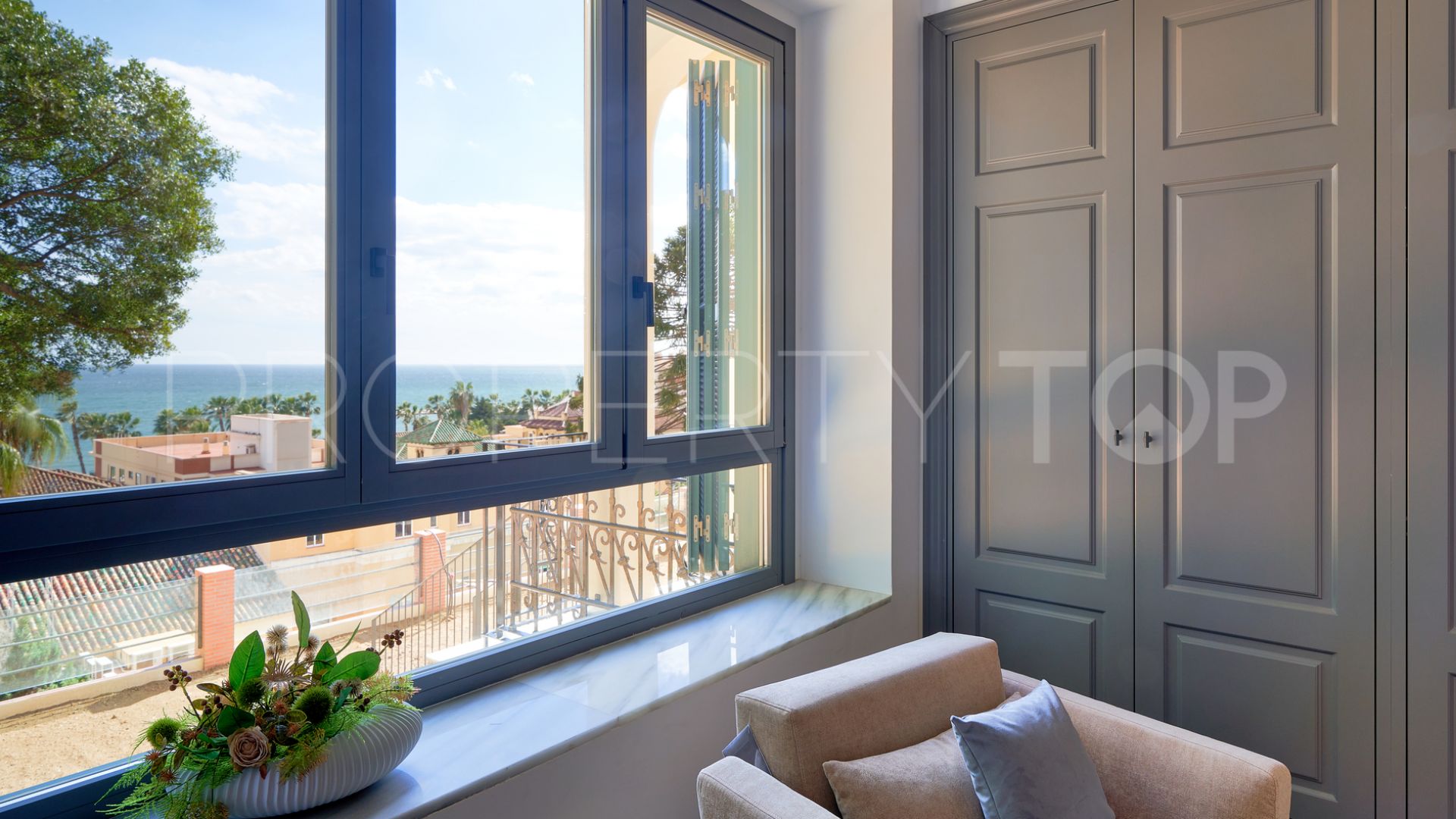 Buy 5 bedrooms ground floor duplex in Malaga