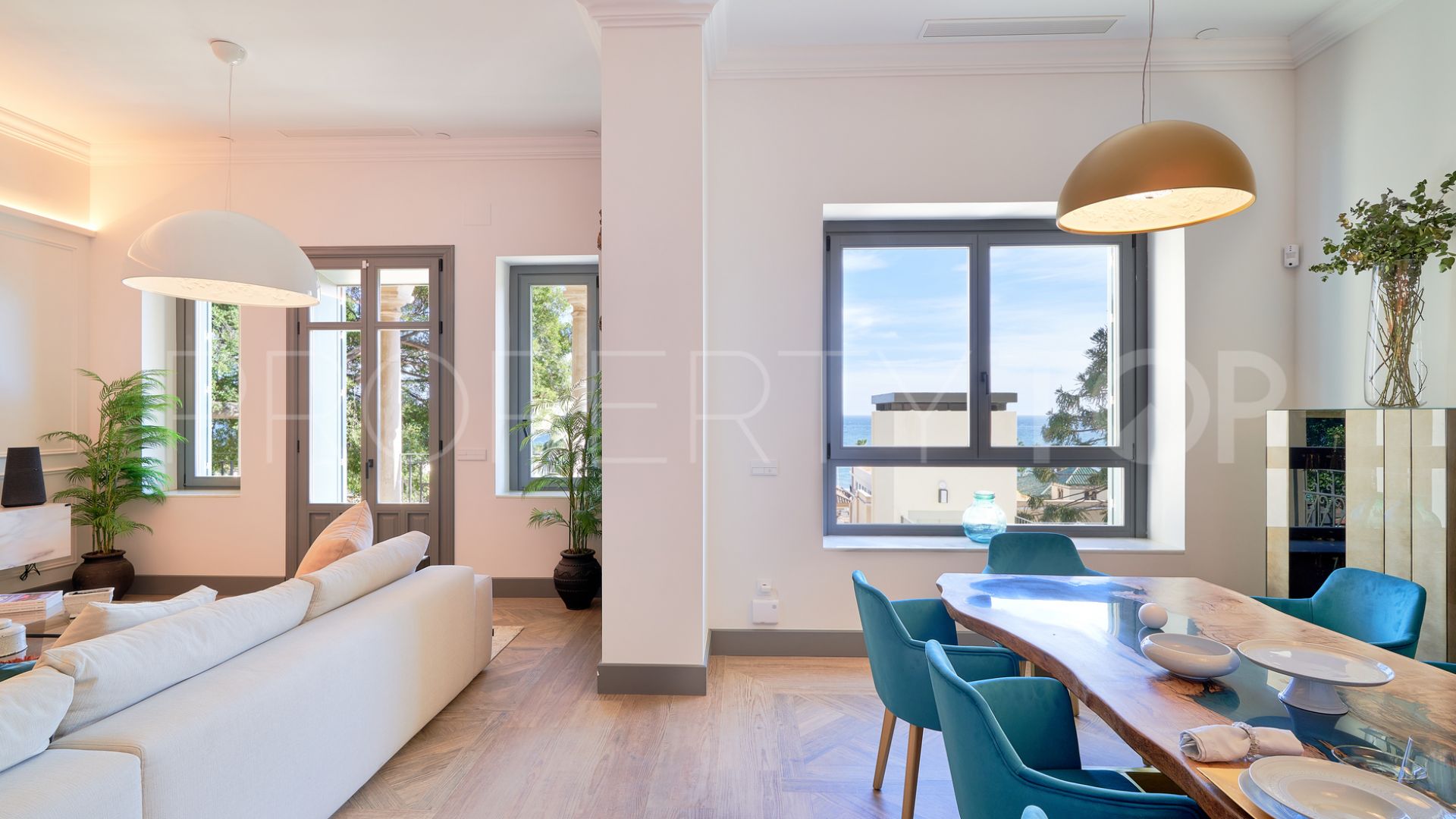 Buy 5 bedrooms ground floor duplex in Malaga