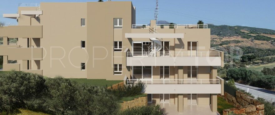 Se vende apartamento planta baja en Estepona Golf con 2 dormitorios