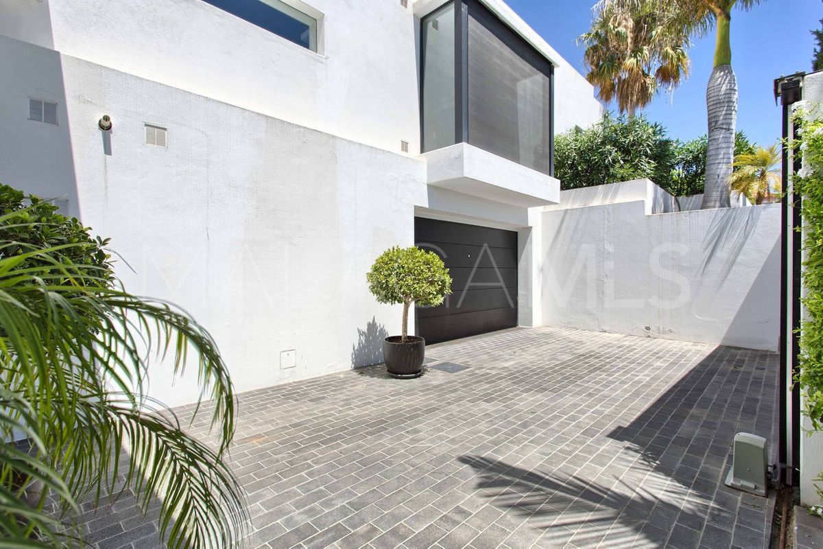 Villa for sale in Los Flamingos