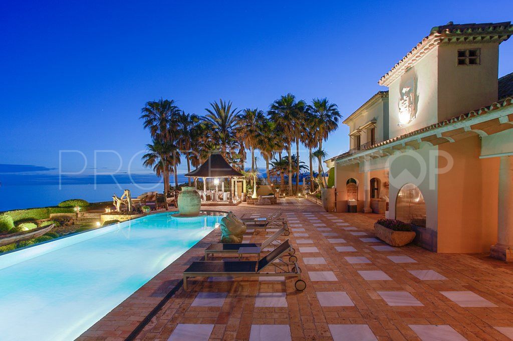 Comprar villa en Los Monteros Playa con 5 dormitorios