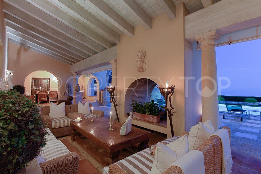 Comprar villa en Los Monteros Playa con 5 dormitorios
