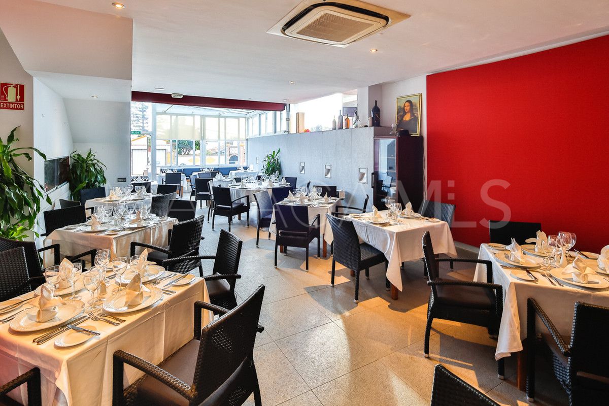 Buy restaurante with 3 bedrooms in Nueva Andalucia