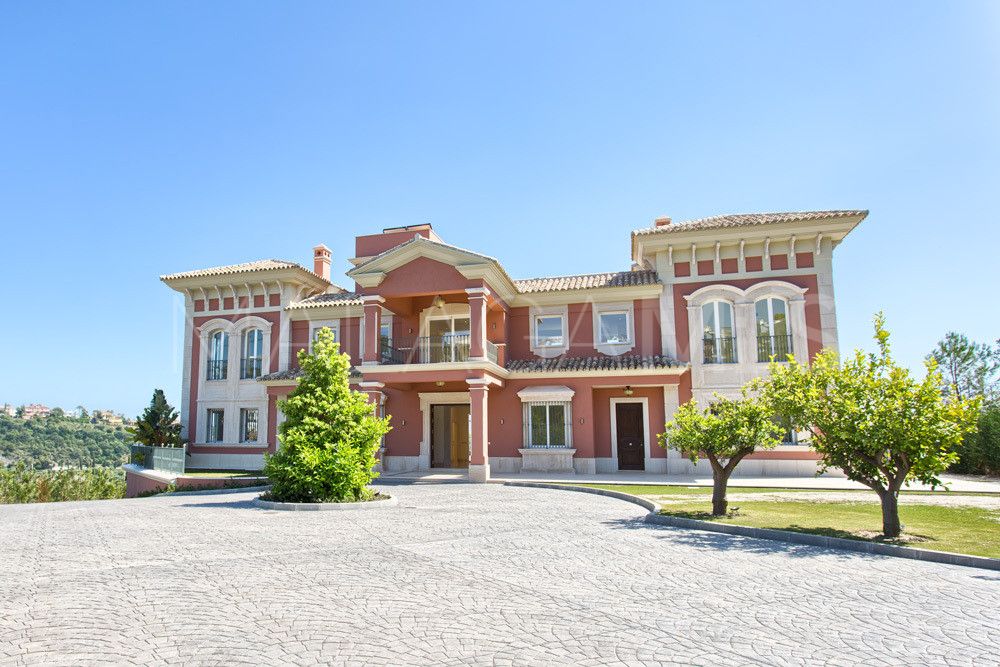 Se vende villa in Los Arqueros de 9 bedrooms