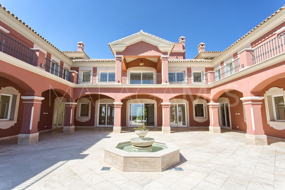 Se vende villa in Los Arqueros de 9 bedrooms