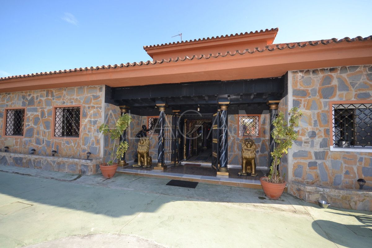 Villa for sale in El Paraiso