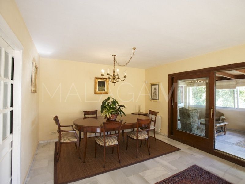 Villa for sale in Elviria