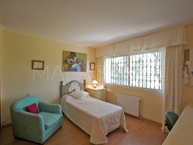 Villa for sale in Elviria