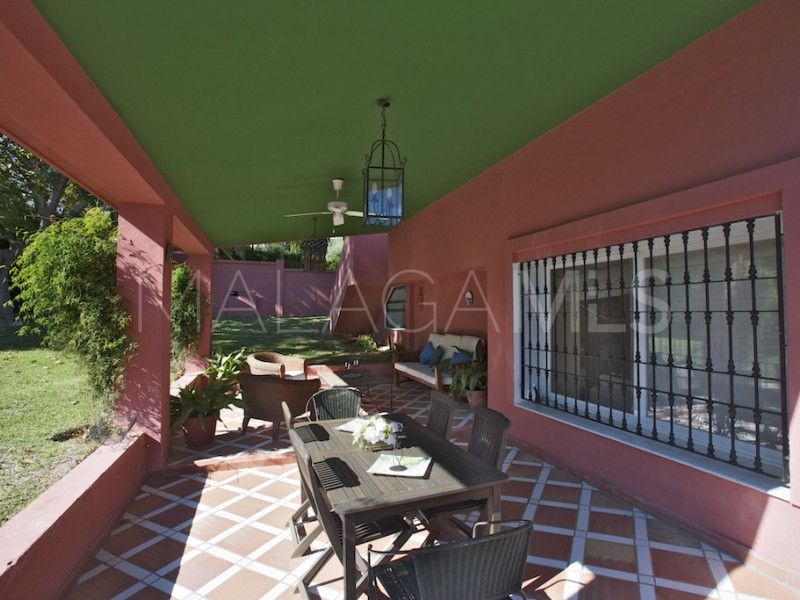 Villa for sale in Elviria
