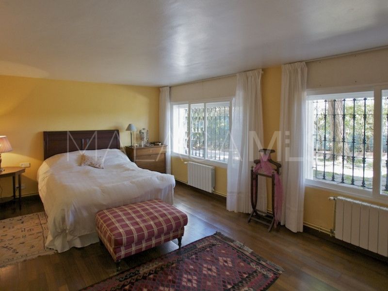 Villa for sale in Elviria