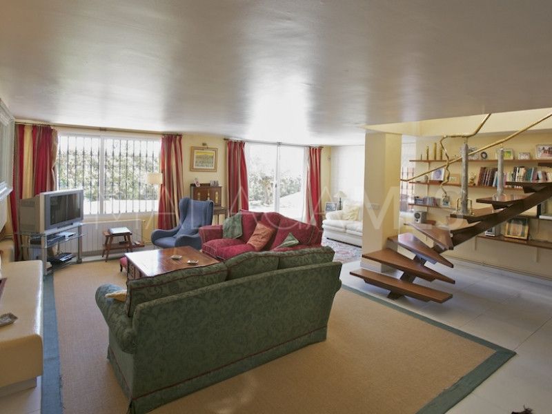 Villa for sale in Elviria