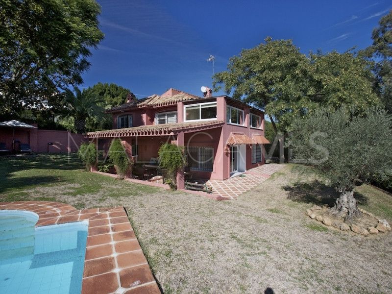 Villa for sale in Elviria