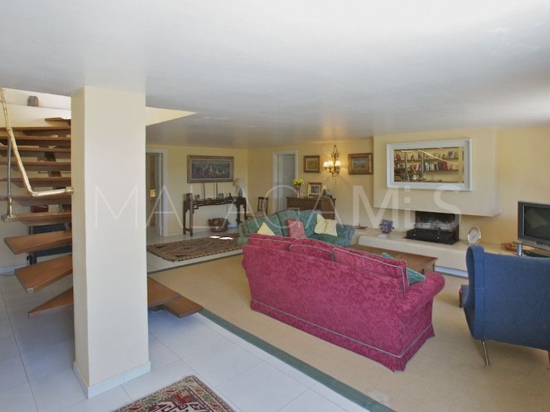 Villa for sale in Elviria