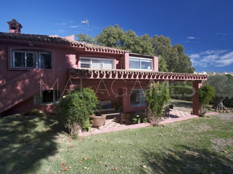Villa for sale in Elviria