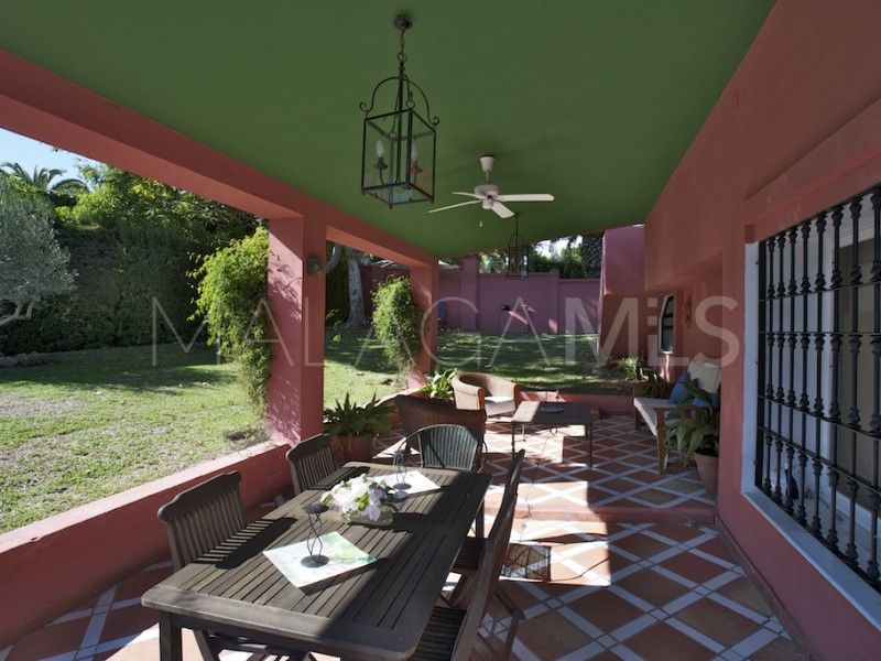 Villa for sale in Elviria