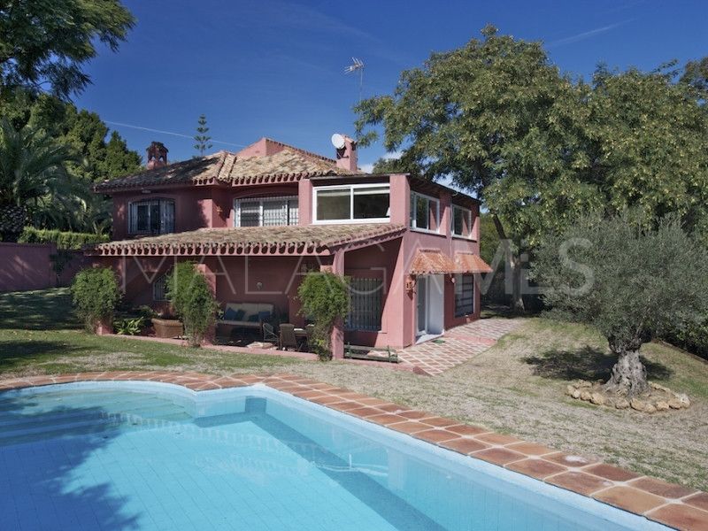 Villa for sale in Elviria