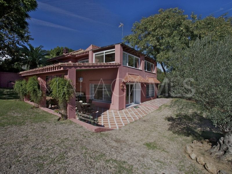 Villa for sale in Elviria