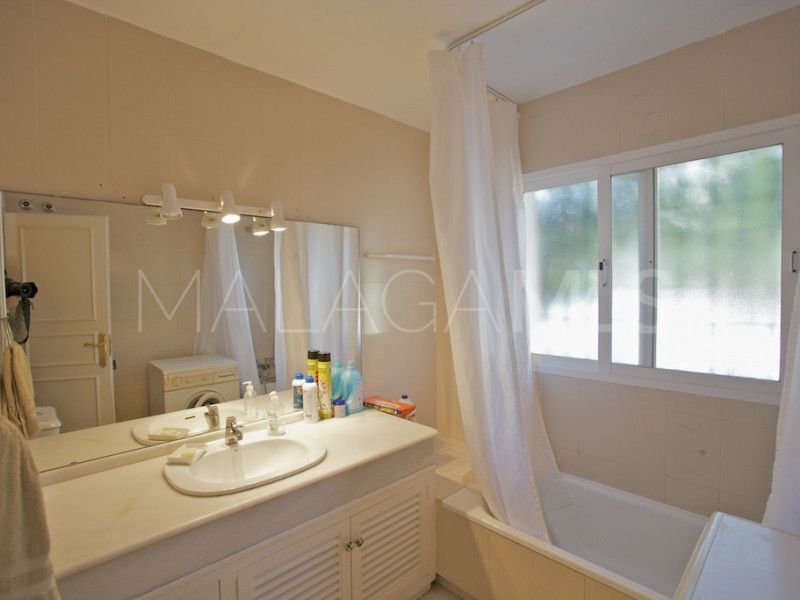 Villa for sale in Elviria