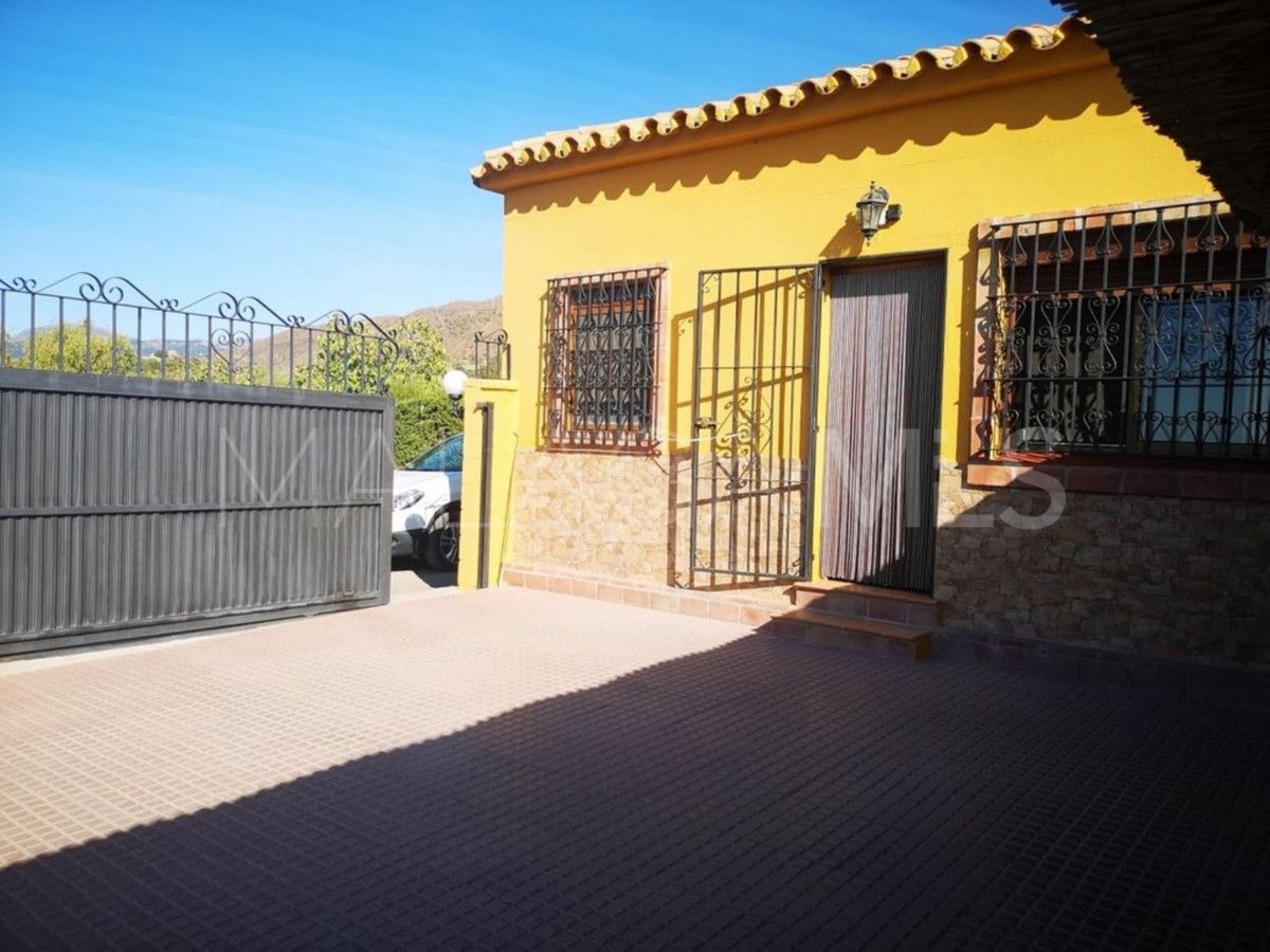 Finca for sale in Estepona