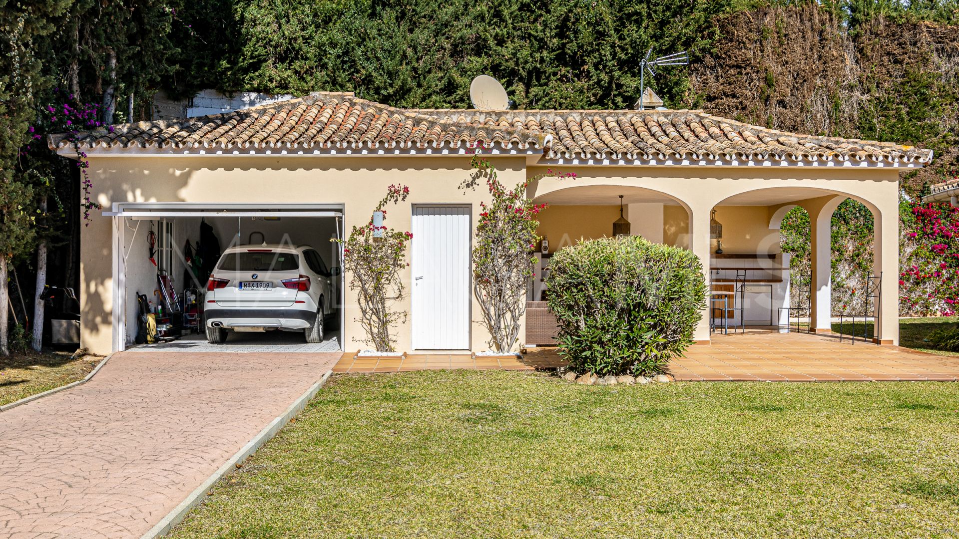 Villa for sale in Cascada de Camojan