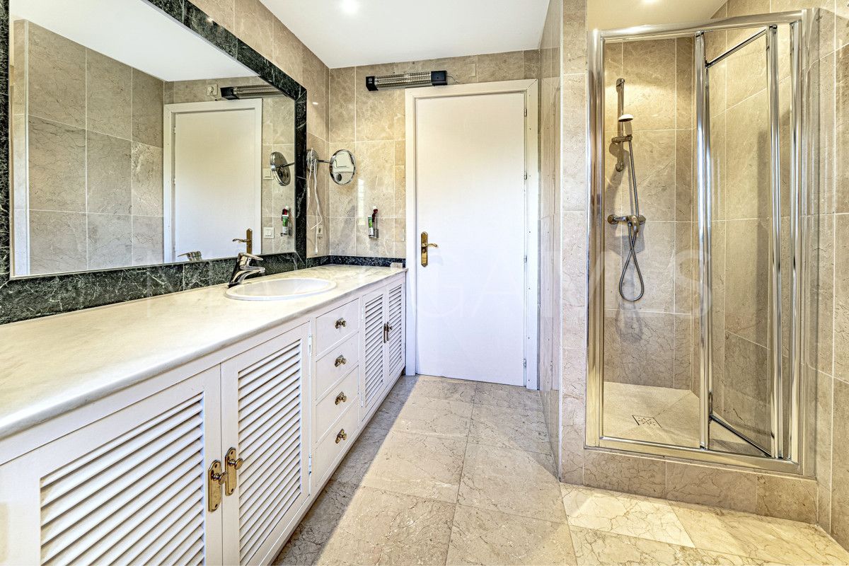 Villa for sale in Cascada de Camojan