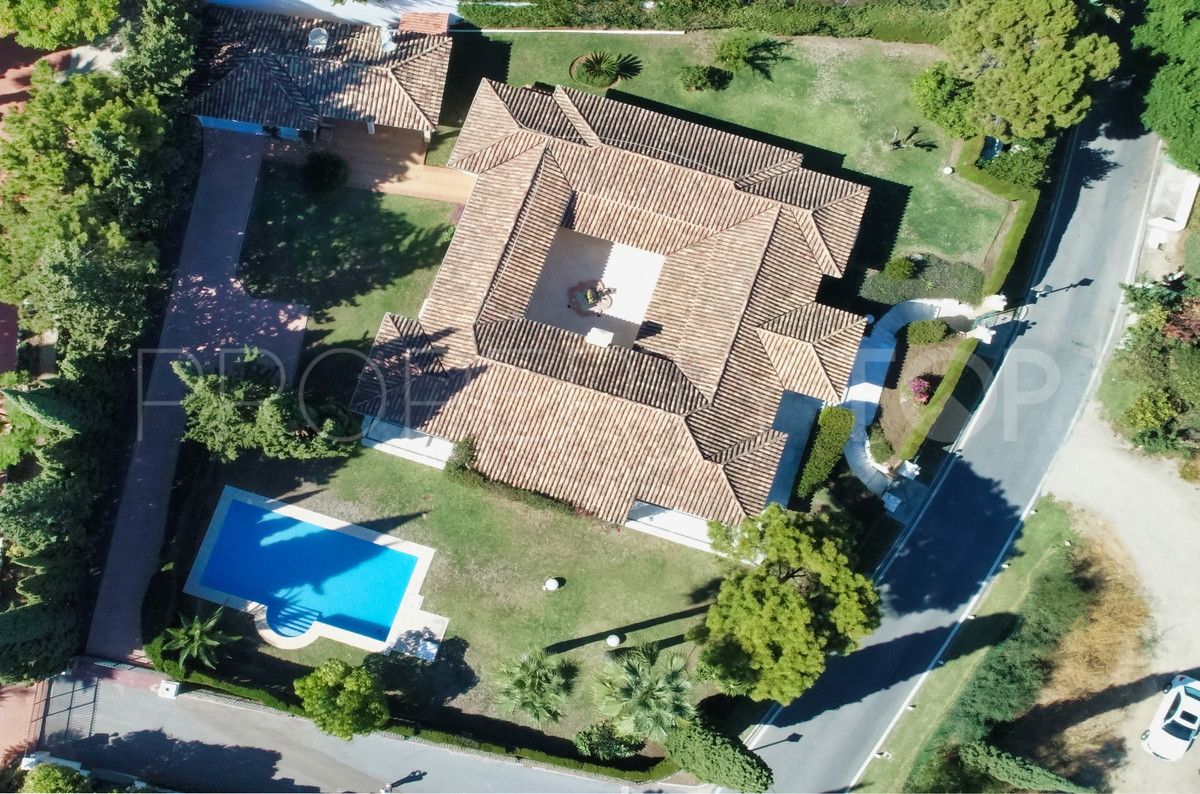 Buy 5 bedrooms villa in Cascada de Camojan