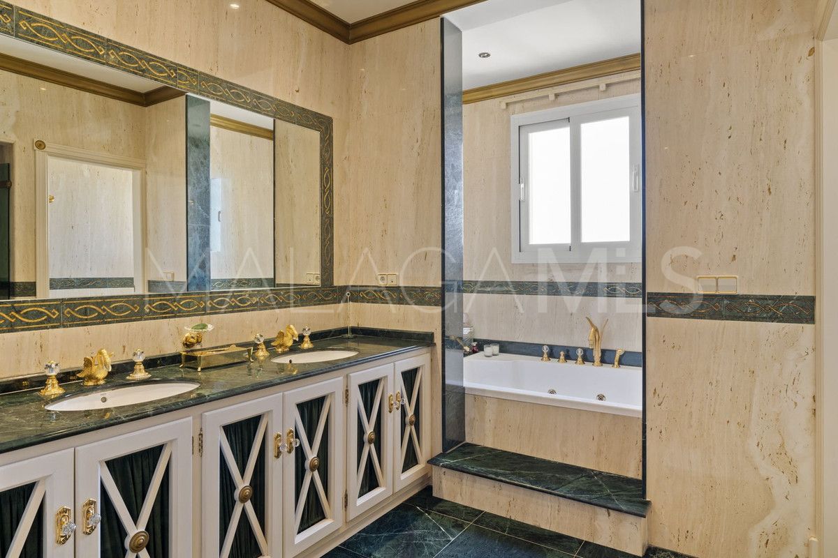 Villa for sale in El Paraiso