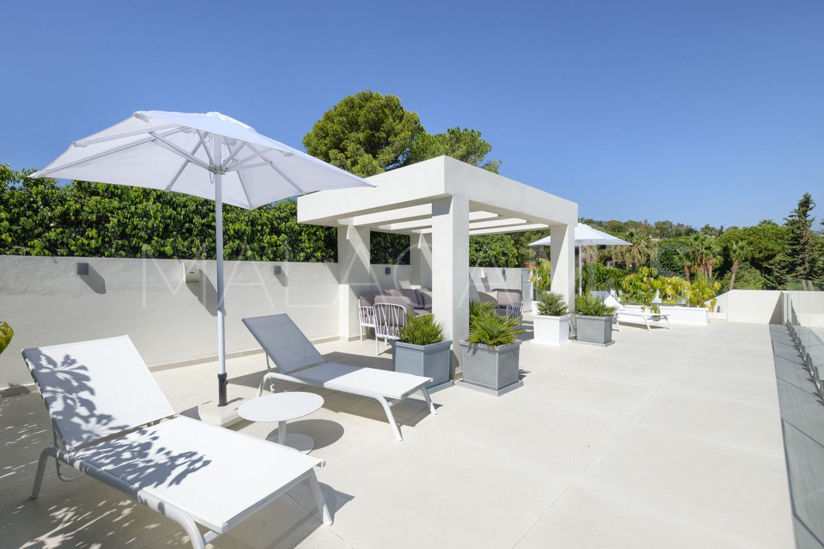 9 bedrooms villa in Nueva Andalucia for sale