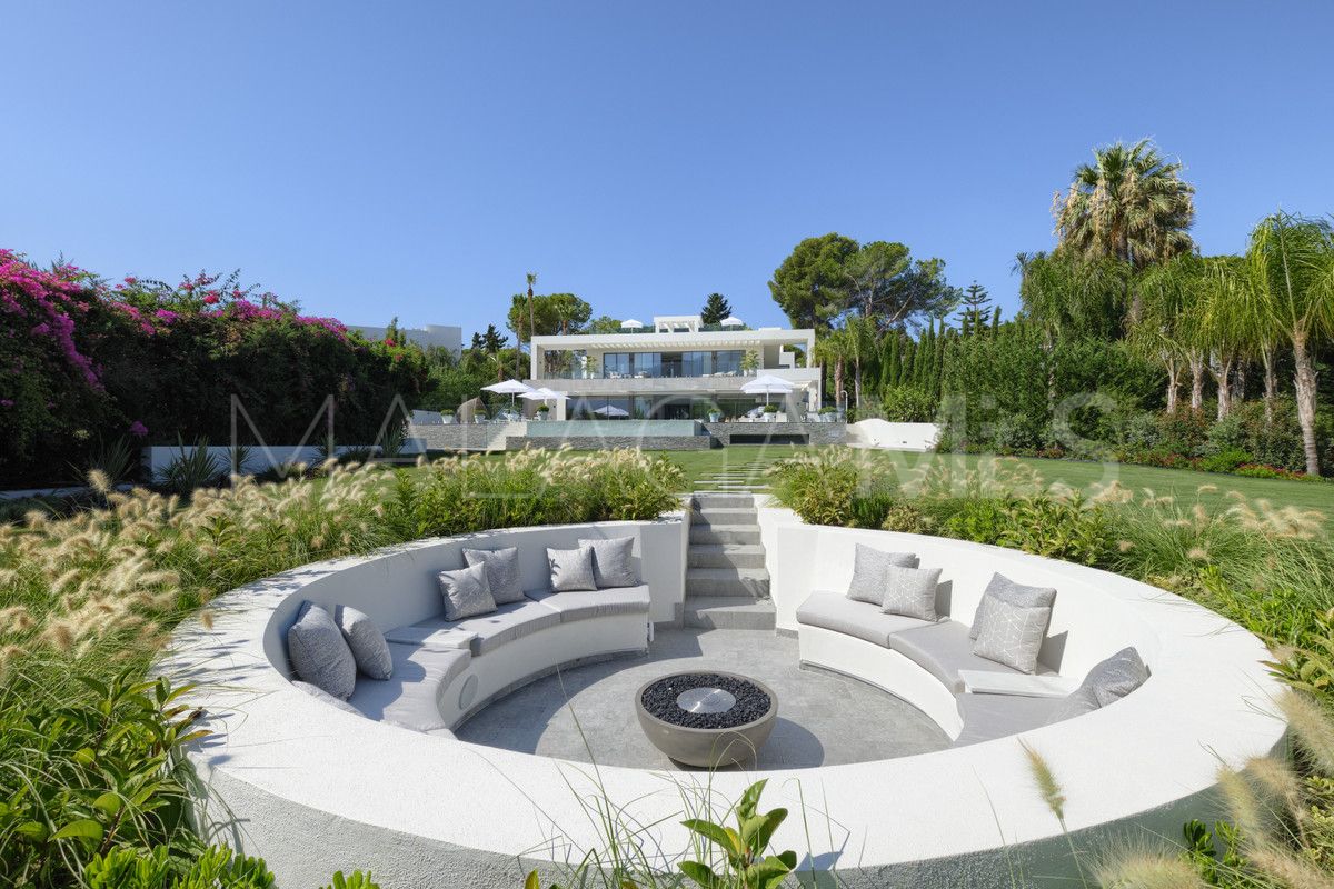 9 bedrooms villa in Nueva Andalucia for sale