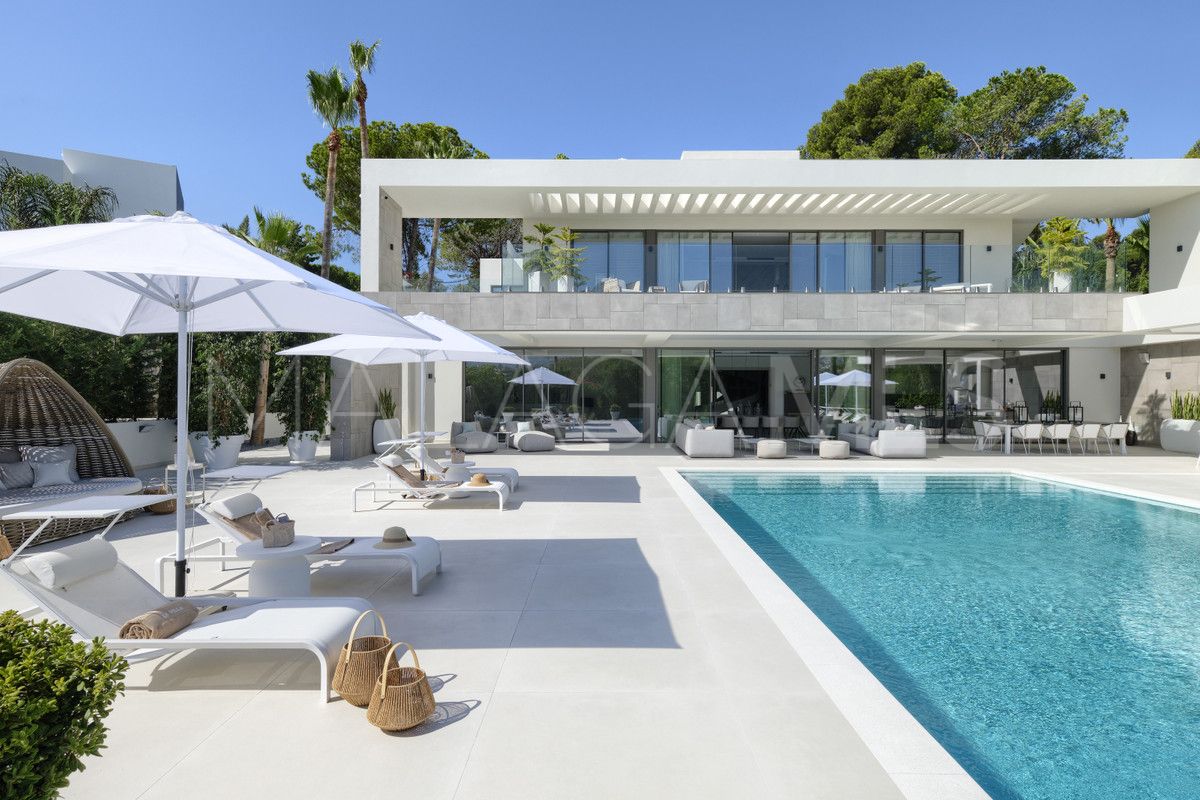 9 bedrooms villa in Nueva Andalucia for sale