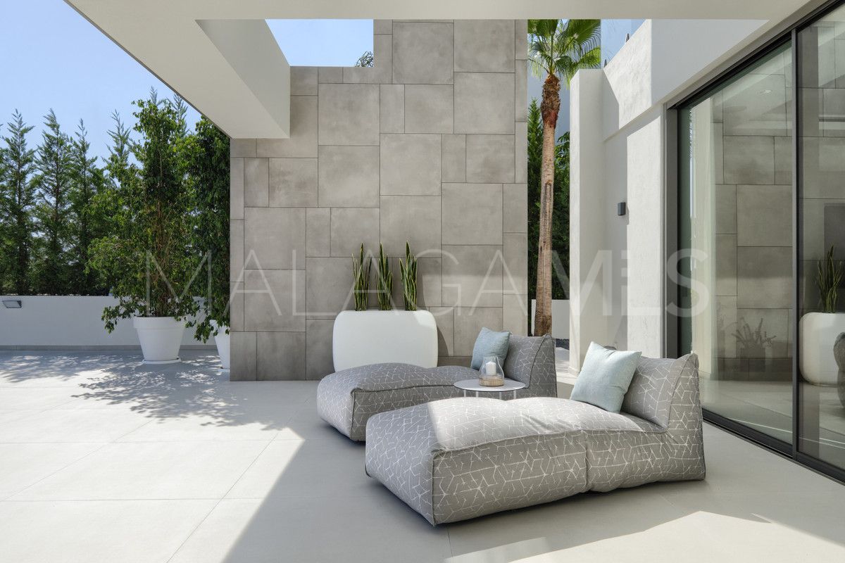 9 bedrooms villa in Nueva Andalucia for sale