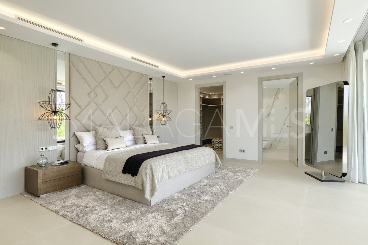 9 bedrooms villa in Nueva Andalucia for sale