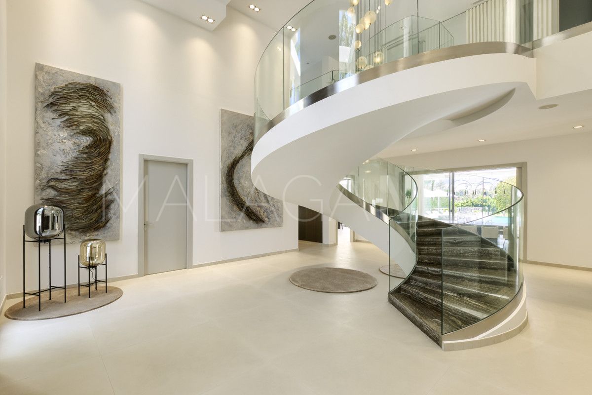 9 bedrooms villa in Nueva Andalucia for sale