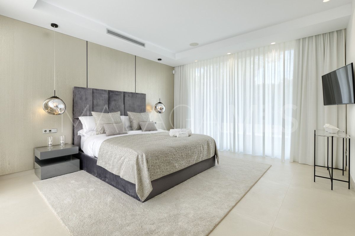 9 bedrooms villa in Nueva Andalucia for sale