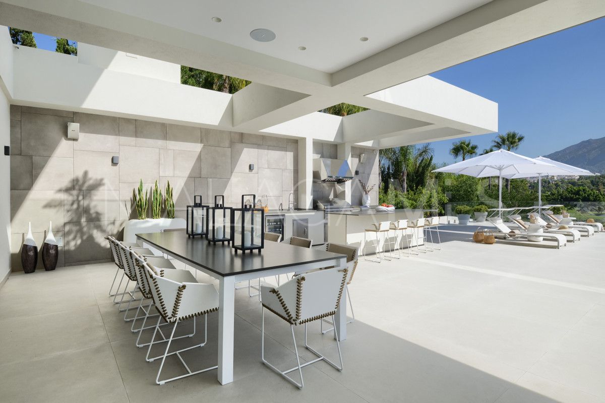 9 bedrooms villa in Nueva Andalucia for sale