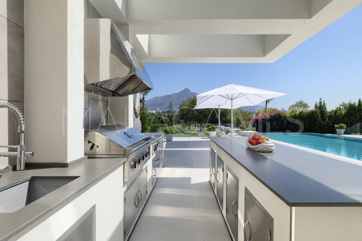 9 bedrooms villa in Nueva Andalucia for sale