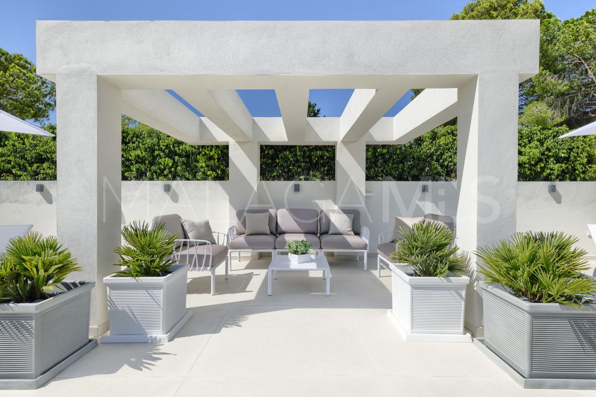 9 bedrooms villa in Nueva Andalucia for sale