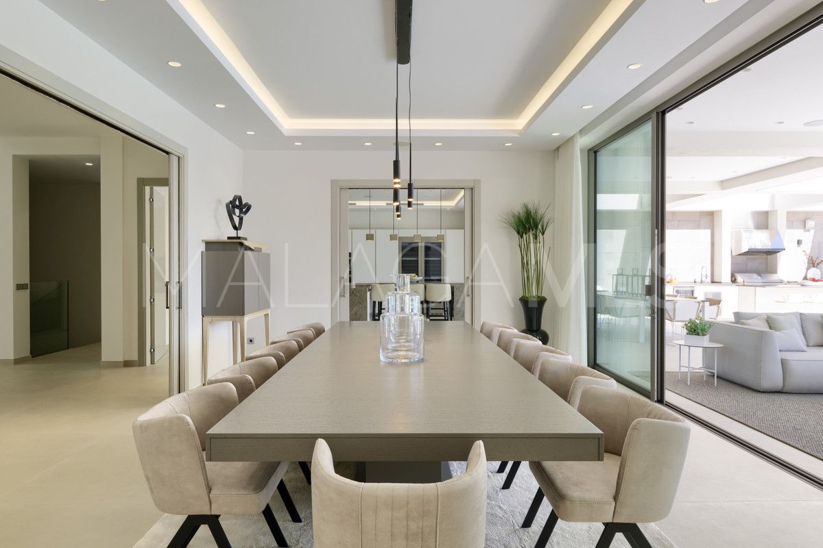 9 bedrooms villa in Nueva Andalucia for sale