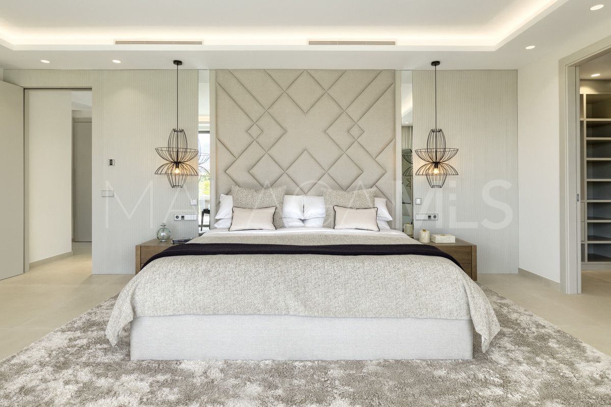9 bedrooms villa in Nueva Andalucia for sale